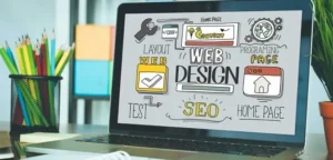 una laptop con el diseño de una página web