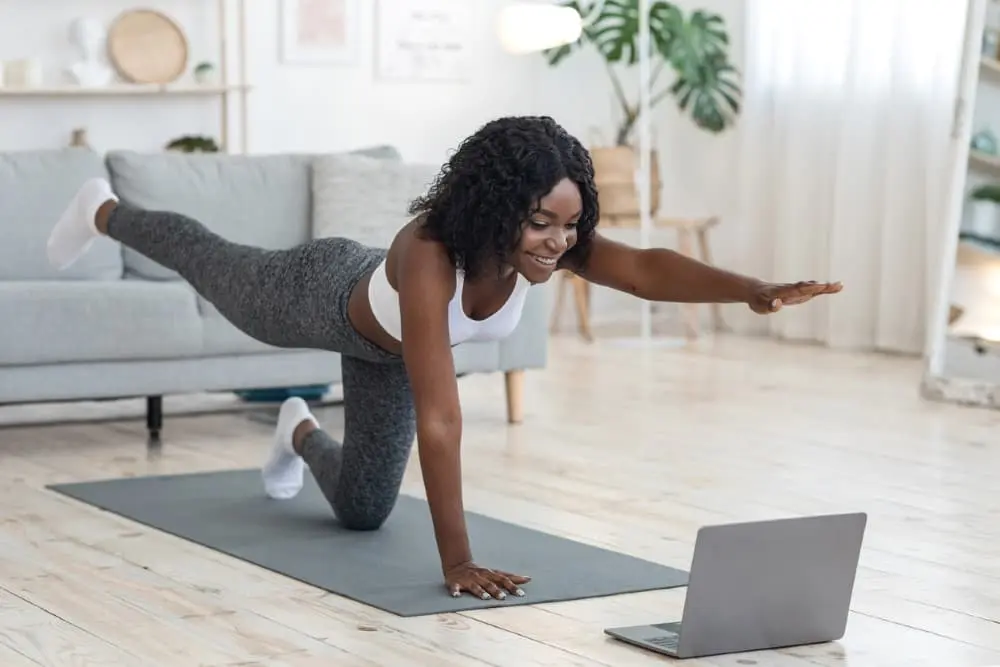 7 Ejercicios clave para tonificar tu cuerpo con Pilates en Casa