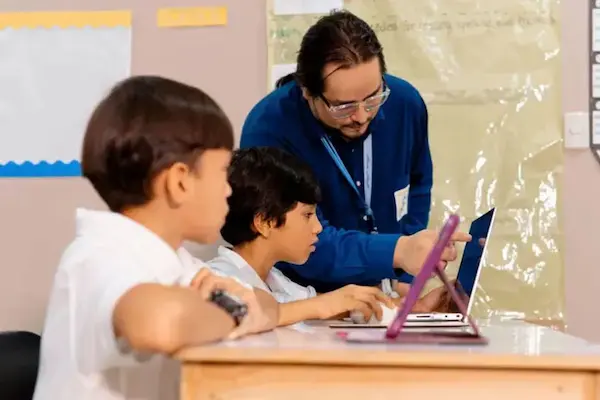 Cuáles son las ventajas del impacto de la inteligencia artificial en la educación