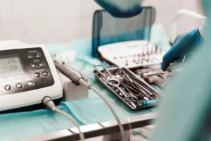 Motor de implantología y cirugía oral