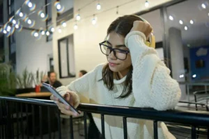 Cómo usar ChatGPT de forma responsable para cuidar tu bienestar emocional