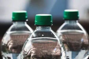 beneficios del pet, botellas de material pet